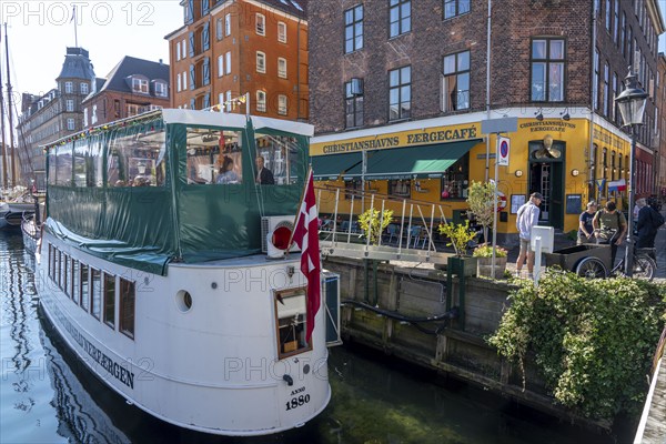Christianshavns, residential buildings, restaurant Christianshavns Færgecafé, on the Wilders Canal,
