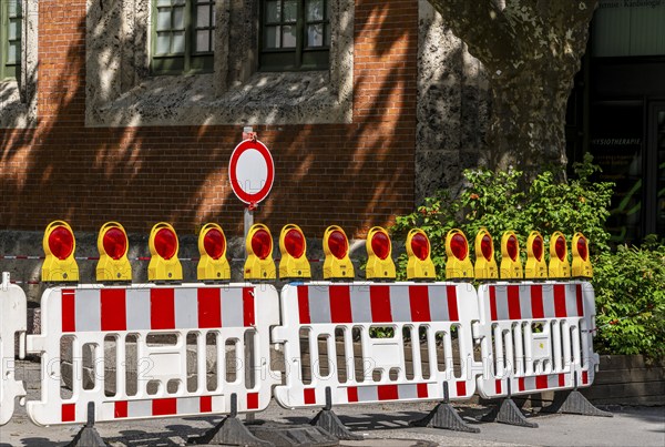 Nissen lights and warning beacons at a roadworks site, Bad Reichenhall, Bavaria, Germany, Europe