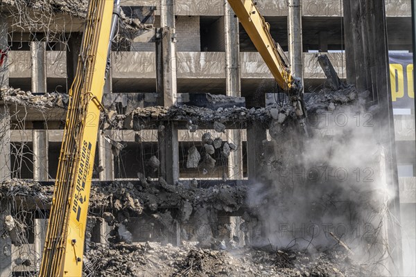 Construction site on Haroldstraße, demolition of a former office building, after complete gutting