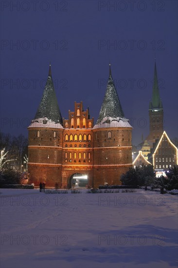 Europe, Germany, Schleswig-Holstein, Lübeck, Holstentor in winter at Christmas, Hamburg, Hamburg,