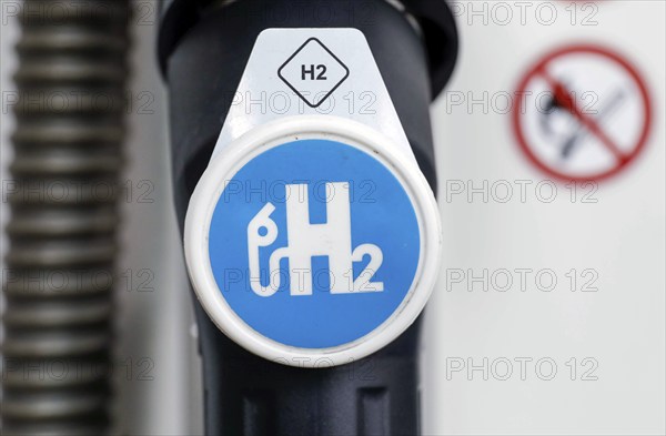 Pump nozzle with H2 logo at a hydrogen filling station, Berlin, 18/08/2020