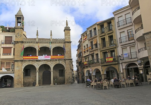 Plaza Mayor, town hall and restaurant, Plasencia, Caceres province, Extremadura, Spain, Europe