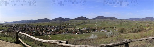 View of the Palatinate Forest from the small Kalmit (Ilbesheim near Landau)