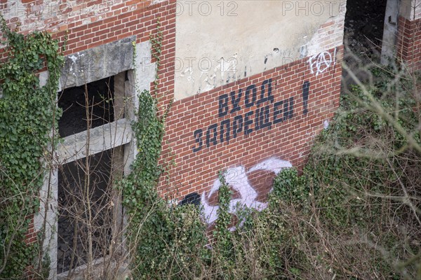 Russian lettering Do not enter on the dilapidated Alpenhaus, Beelitz-Heilstätten, former lung