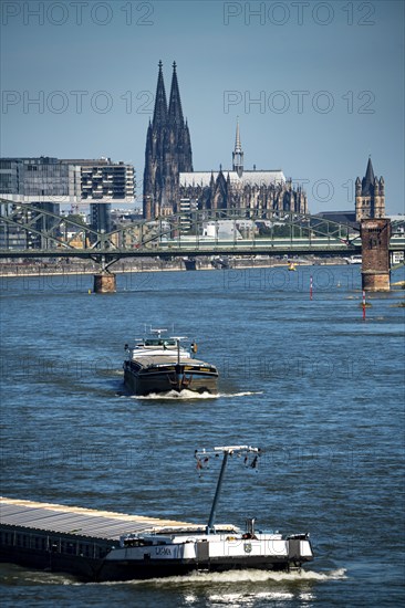 Crane houses, at the customs harbour, Cologne-South, residential and office high-rises, cargo