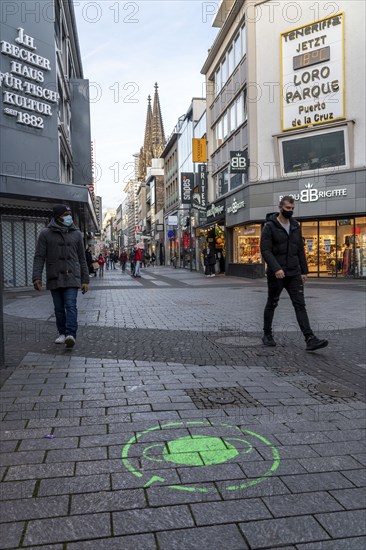 First day of the Christmas lockdown in the Corona crisis, empty shopping street, closed shops,