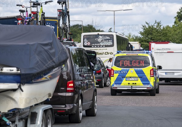 State-wide checks on motorway traffic in North Rhine-Westphalia, by police and customs, in