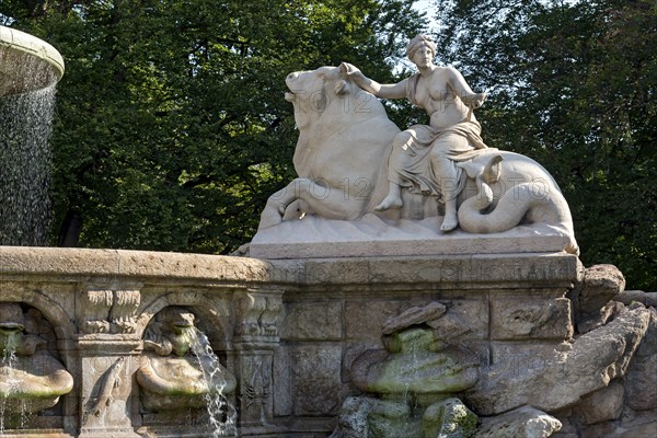 Wittelsbach Fountain, monumental Wittelsbach Fountain by Adolf von Hildebrand, allegory of the