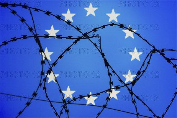 Symbolic image, migration, defence against refugees wanting to enter the EU, barbed wire overarches