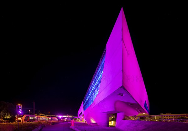 The colourfully illuminated phæno building, an experimental landscape and a science centre in the