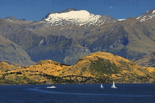 Lake Wanaka with peaks of the New Zealand Southern Alps, Otago, South Island New Zealand, Otago,