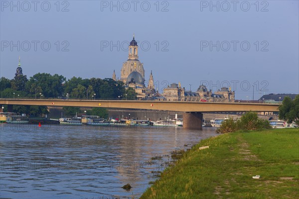 In the early hours of the morning, a section of the Carola Bridge collapsed for unknown reasons.