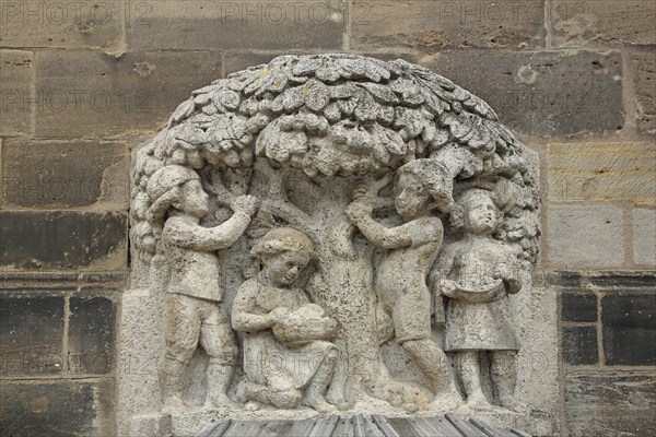 Sculpture Güllbrünnlein and monument to children's songwriter Friedrich Wilhelm Güll, St. Johannis