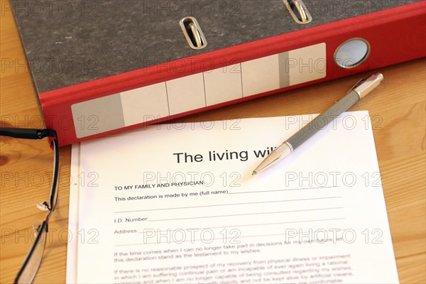 Symbolic image: Healthcare proxy, living will (English)