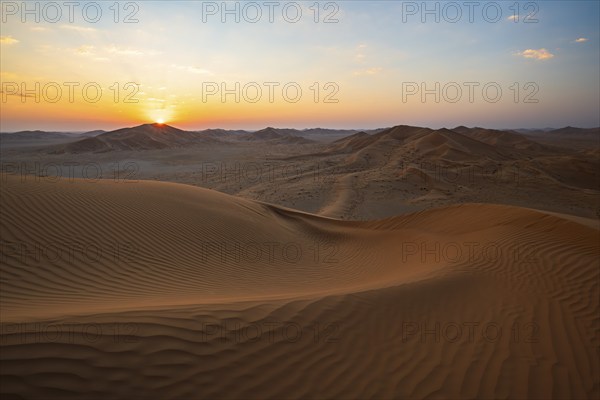 Sand dunes in the Rub Al Khali desert, sunset, largest sand desert on earth, Empty Quarter, Oman,