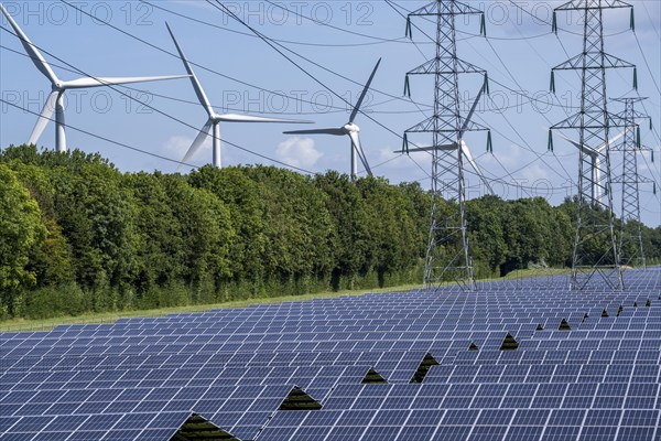 High-voltage power line route, the space underneath is used for a solar park over 5 km long, behind