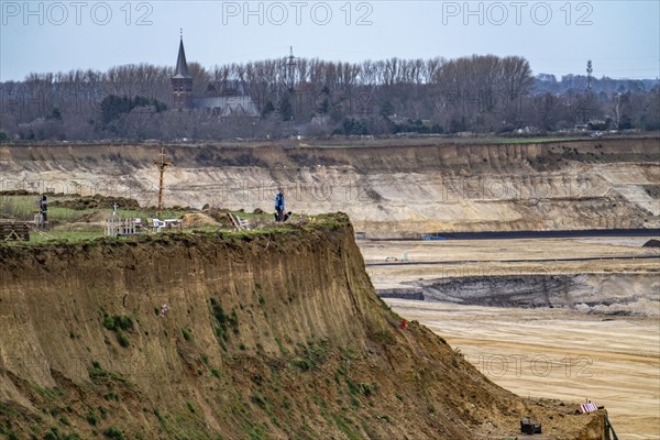 Demolition edge at the camp of climate activists in the rest of the village of Lützerath, the last