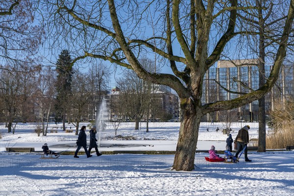 Winter weather in the Ruhr area, Stadtgarten Essen, municipal park in the city centre,