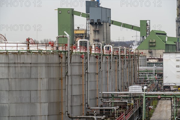 Refinery of Ruhröl, BP Gelsenkirchen, today BP Refining & Petrochemicals GmbH, tanks and operation