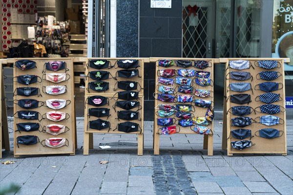 Sale of mouth-nose masks, protective masks, during the Corona crisis, city centre of Duisburg,