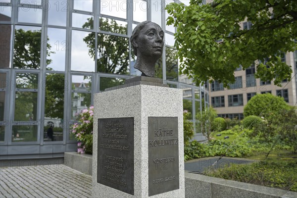 Bust of Käthe Kollwitz, Street of Remembrance, Spreebogen, Moabit, Mitte, Berlin, Germany, Europe