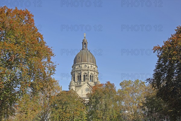 Dome of the Christuskirche in autumn, High Renaissance, Old Town, Mainz, Rhine-Hesse region,