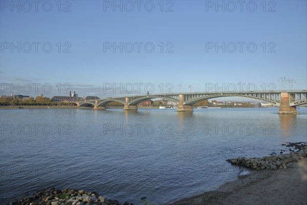 Theodor Heuss Bridge over the Rhine with a view of Mainz from Mainz-Kastel, Wiesbaden, Hesse, Rhine
