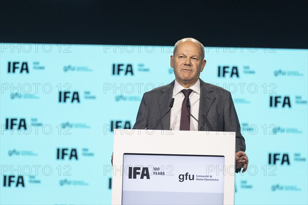 Olaf Scholz, Chancellor of the Federal Republic of Germany (SPD) speaks at the opening gala for 100
