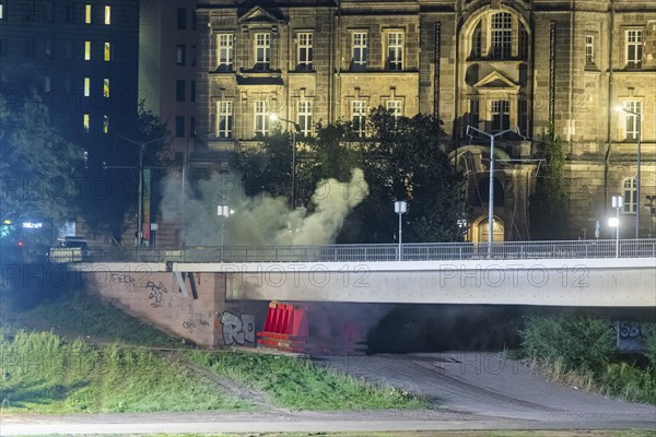 In the early hours of the morning, a section of the Carola Bridge collapsed for unknown reasons.