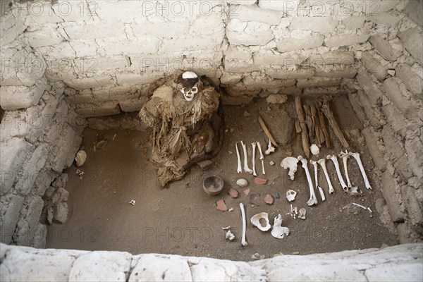 Skeleton in an open grave, Chauchilla burial ground or desert cemetery, Ica region, Nazca province,