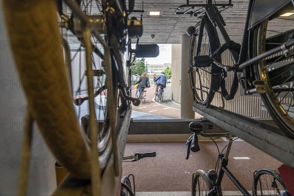 Bicycle car park at Utrecht Centraal railway station, Stationsplein, 3 underground levels, over 13,