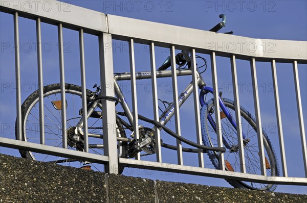 Damaged bicycle, Cologne, North Rhine-Westphalia, Germany, Europe
