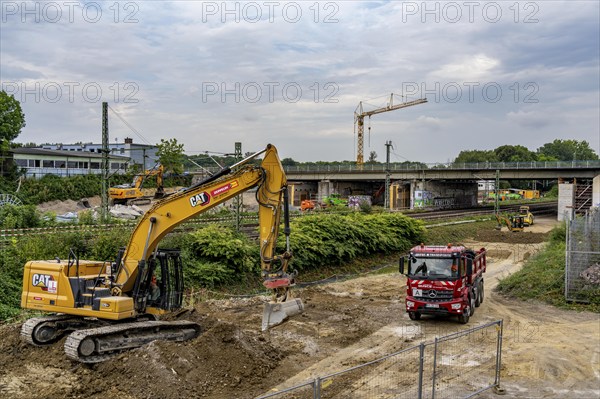 Work on the A40 motorway bridge, Schlachthofbrücke, the bridge piers for the new bridge are already
