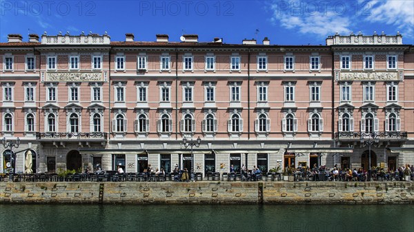Commercial and residential houses of old families on the Grand Canal in the heart of Borgo