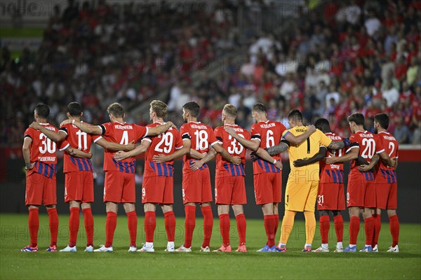 Memorial, minute's silence, mourning in front of kick-off of the match between 1. FC Heidenheim