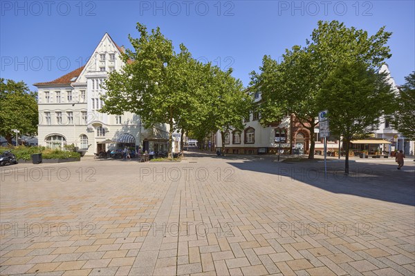 Historic residential building with trees at the intersection of Steege and Am Markt street in Bad