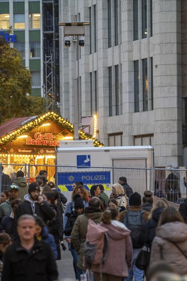 Video surveillance by the police at the Porschekanzel, in front of the Marktkirche in the city