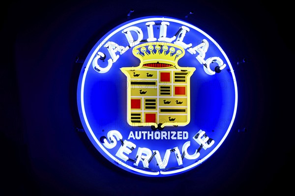 Illuminated advertising Cadillac Service