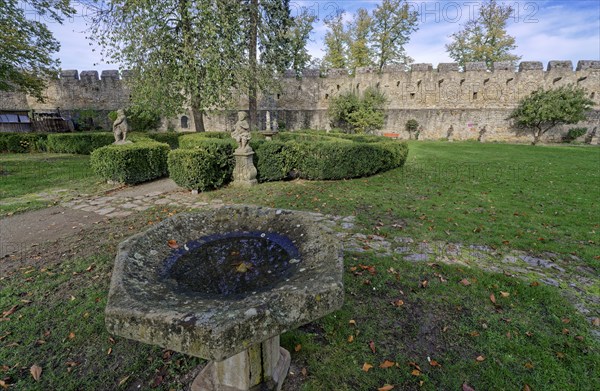 Castle wall and garden of Creuzburg Castle. Creuzburg district, Thuringia, Germany, Europe