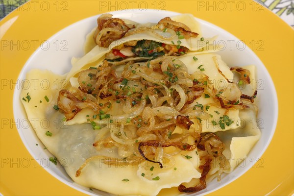 Swabian cuisine, Maultaschen, vegetarian, vegetable Maultaschen, vegetables in noodle dough,