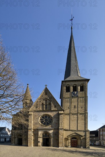 St. Lambertus Church on the church square, Historic Upper Town, Old Town, Mettmann, Bergisches