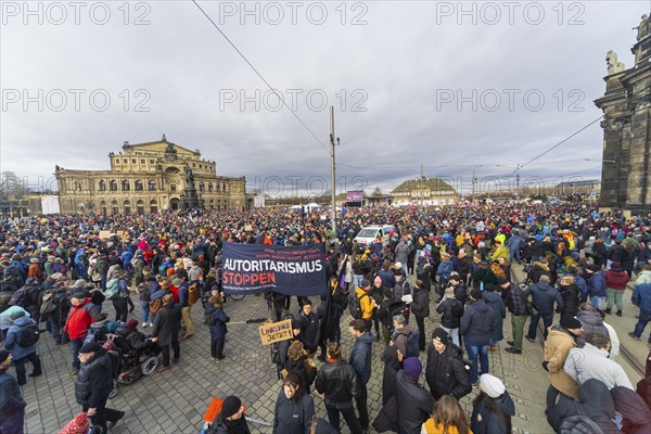 160 organisations and initiatives demonstrated against the right in Dresden on Saturday. Around 10,