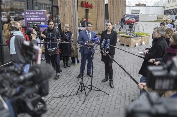 Hubertus Heil (SPD), Federal Minister of Labour and Social Affairs, and Dr Daniela Büchel, Head of