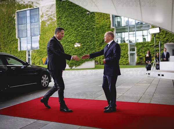 (R-L) Olaf Scholz, Federal Chancellor, receives Denis Becirovic, Chairman of the State Presidency