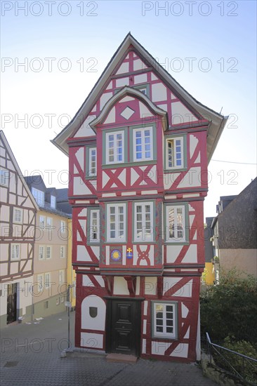 Half-timbered house Zum Reichsapfel built in 1607, narrow, Kornmarkt, Wetzlar, Hesse, Germany,