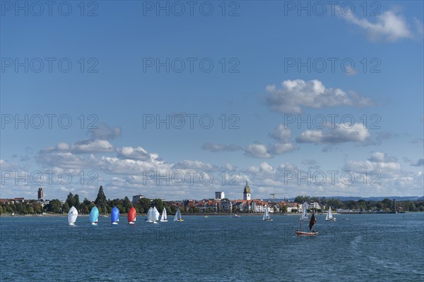 Cityscape, dinghies with spinnaker, Friedrichshafen on Lake Constance, Baden-Württemberg, Germany,