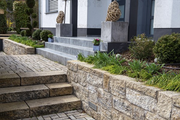 Well-kept front garden with block steps made of natural stone and granite