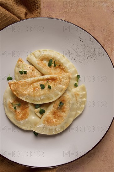 Pierogi, ein traditionelles Gericht der polnischen Küche, Knödel, Draufsicht, Nahaufnahme, keine