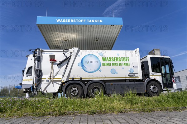 Hydrogen filling station, waste disposal vehicles, rubbish trucks, of the municipal waste disposal
