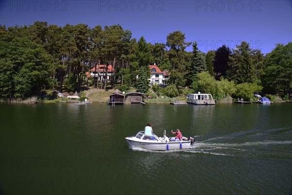 Europe, Germany, Mecklenburg-Western Pomerania, Elde-Müritz Waterway off Waren, Villas on the